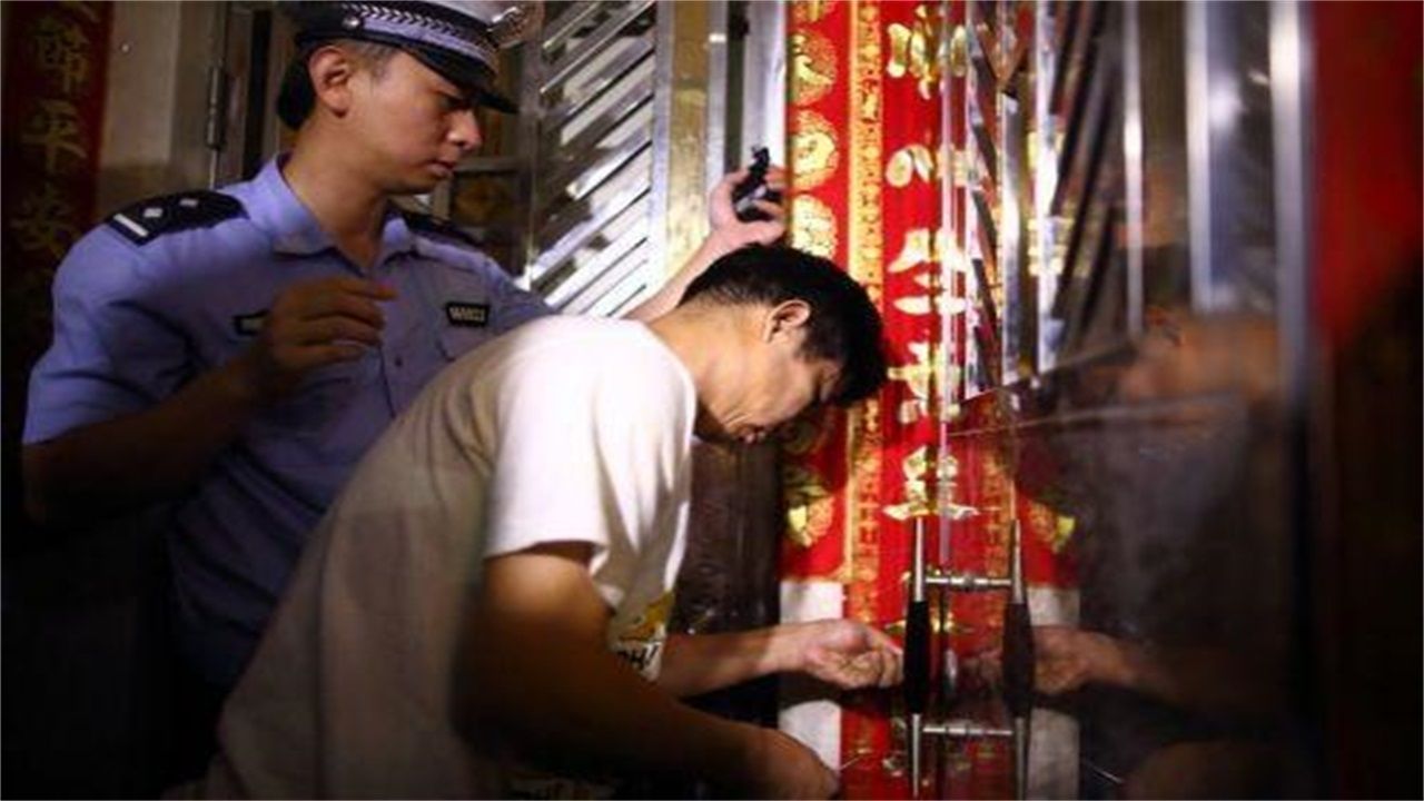 六枝特区请开锁师傅开了锁后，师傅为什么一般都不进门，就算主人请也不进去？